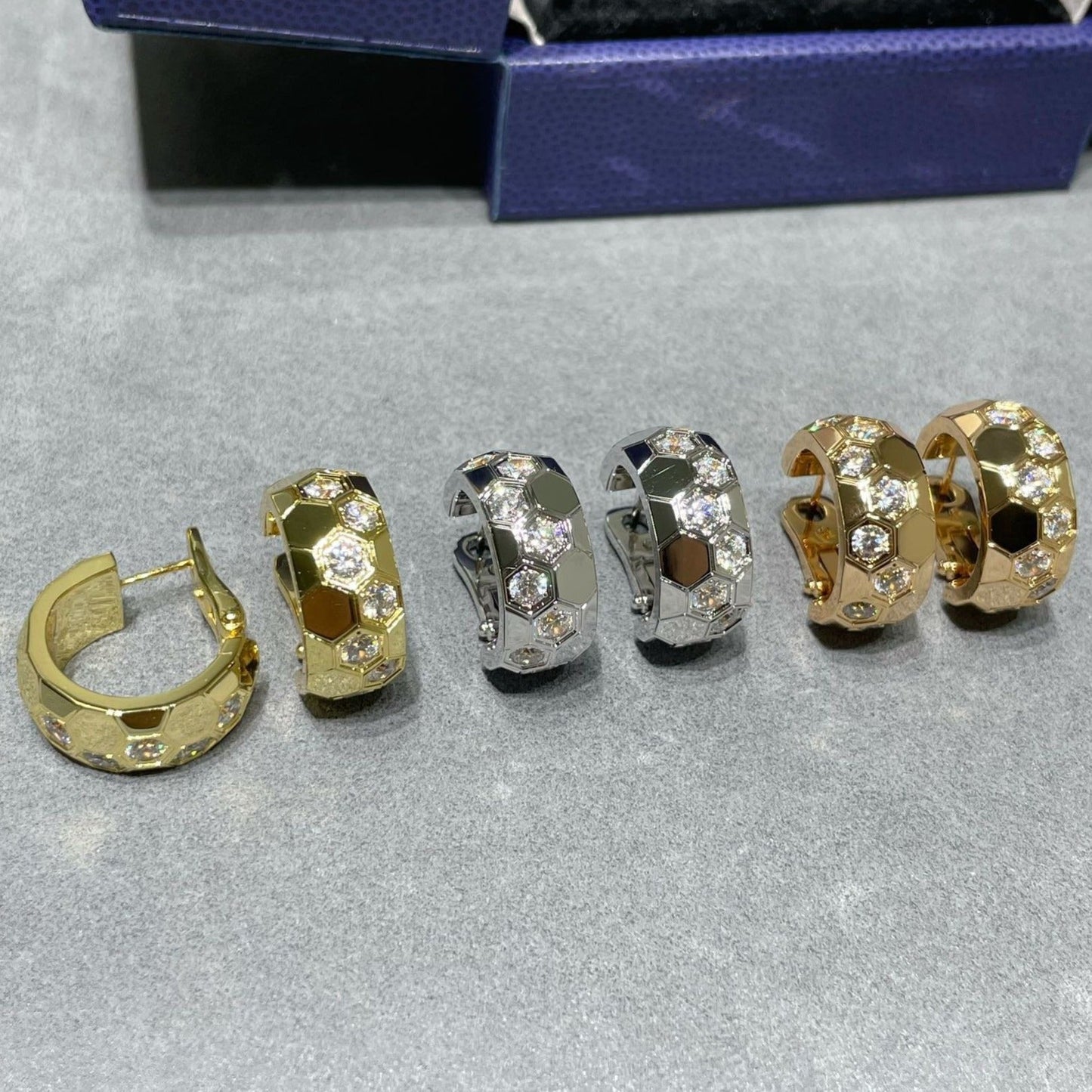 [Together Jewelry]BEE LOVE DIAMOND HOOP EARRINGS