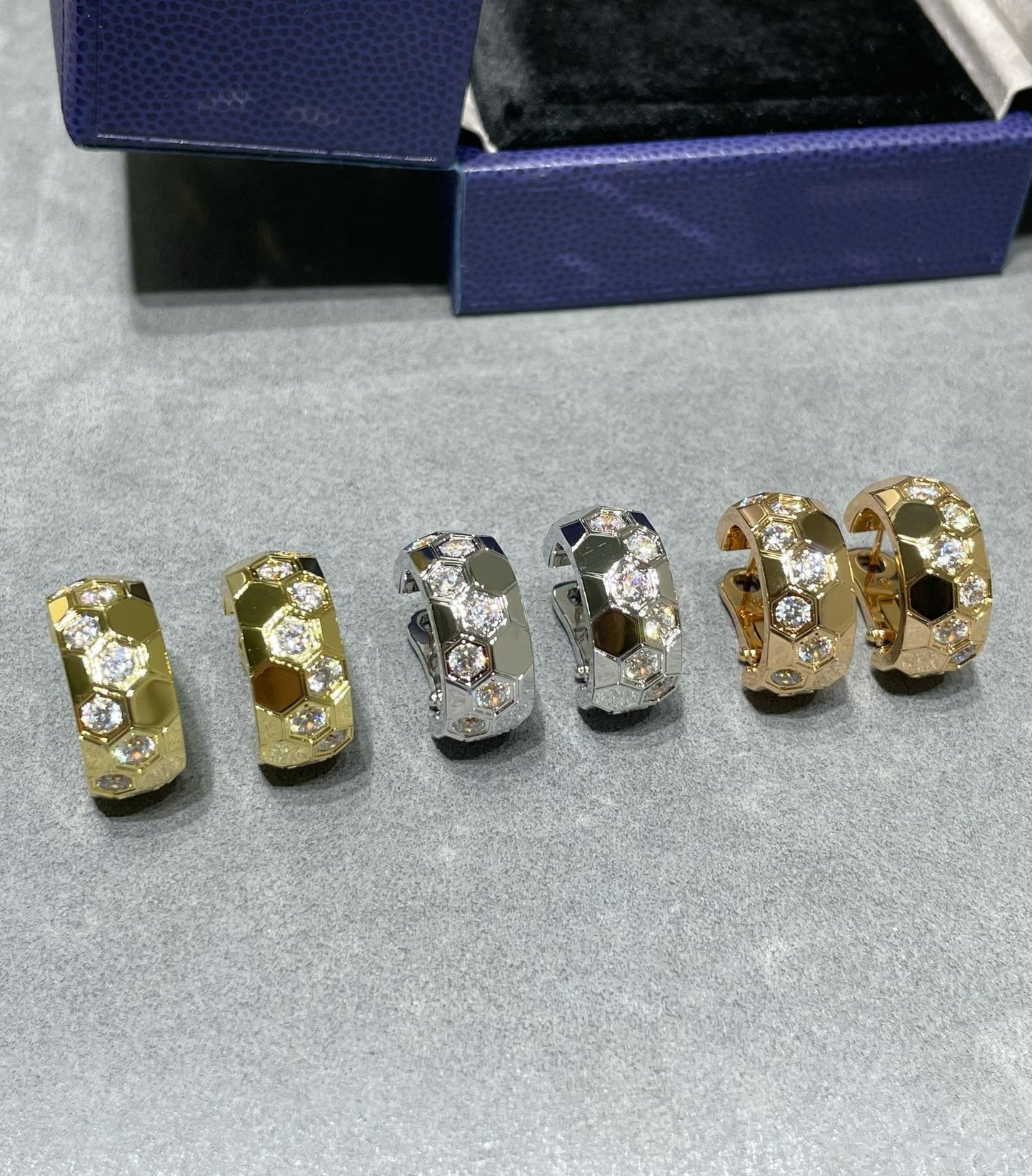 [Together Jewelry]BEE LOVE DIAMOND HOOP EARRINGS