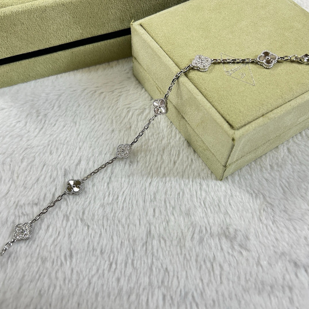 [Together]CLOVER 6 MOTIF DIAMOND LASER BRACELET