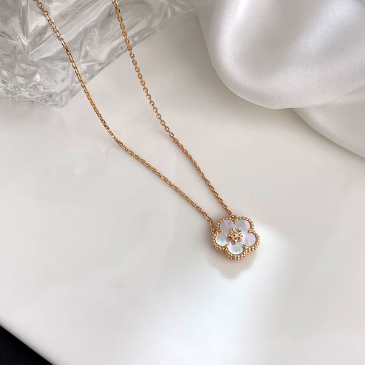 [Together]LUCKY  WHITE MOP  PLUM BLOSSOM NECKLACE