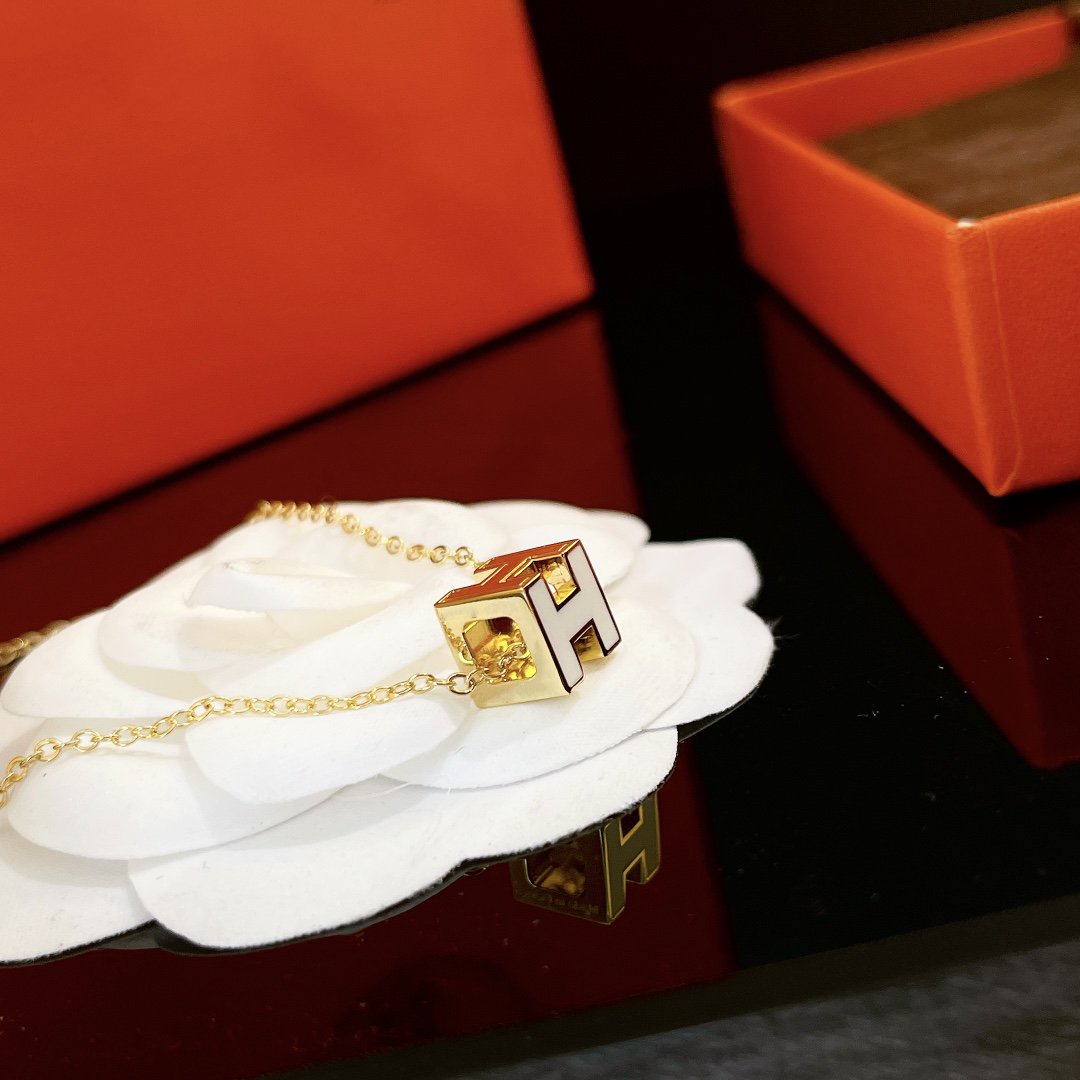 [Together Jewelry]H WHITE SQUARE GOLD NECKLACE