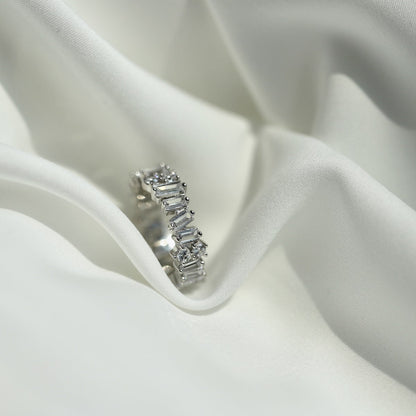 [Zusammen]Zarter Tennisring mit mehreren Formen