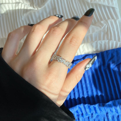 [Zusammen]Zarter Tennisring mit mehreren Formen