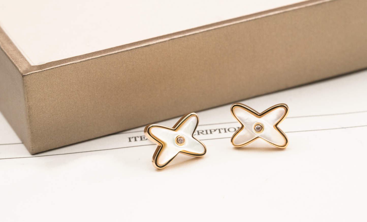 [Together Jewelry]JEUX DE WHITE MOP ROSE GOLD DIAMOND EARRINGS