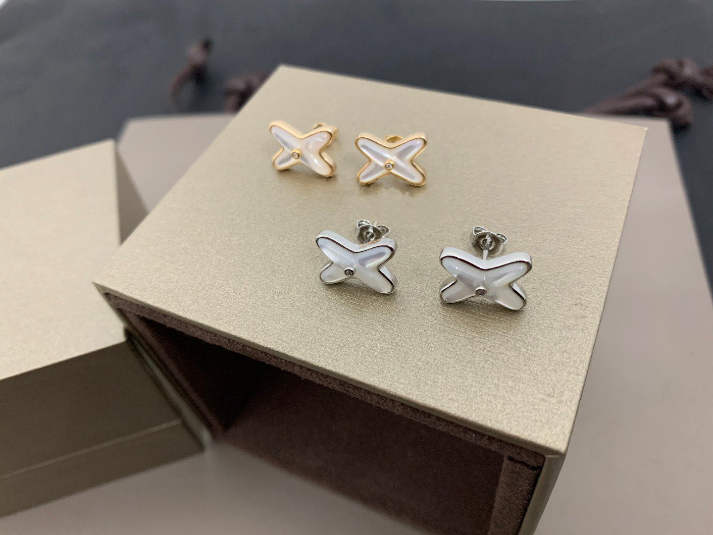 [Together Jewelry]JEUX DE WHITE MOP SILVER DIAMOND EARRINGS