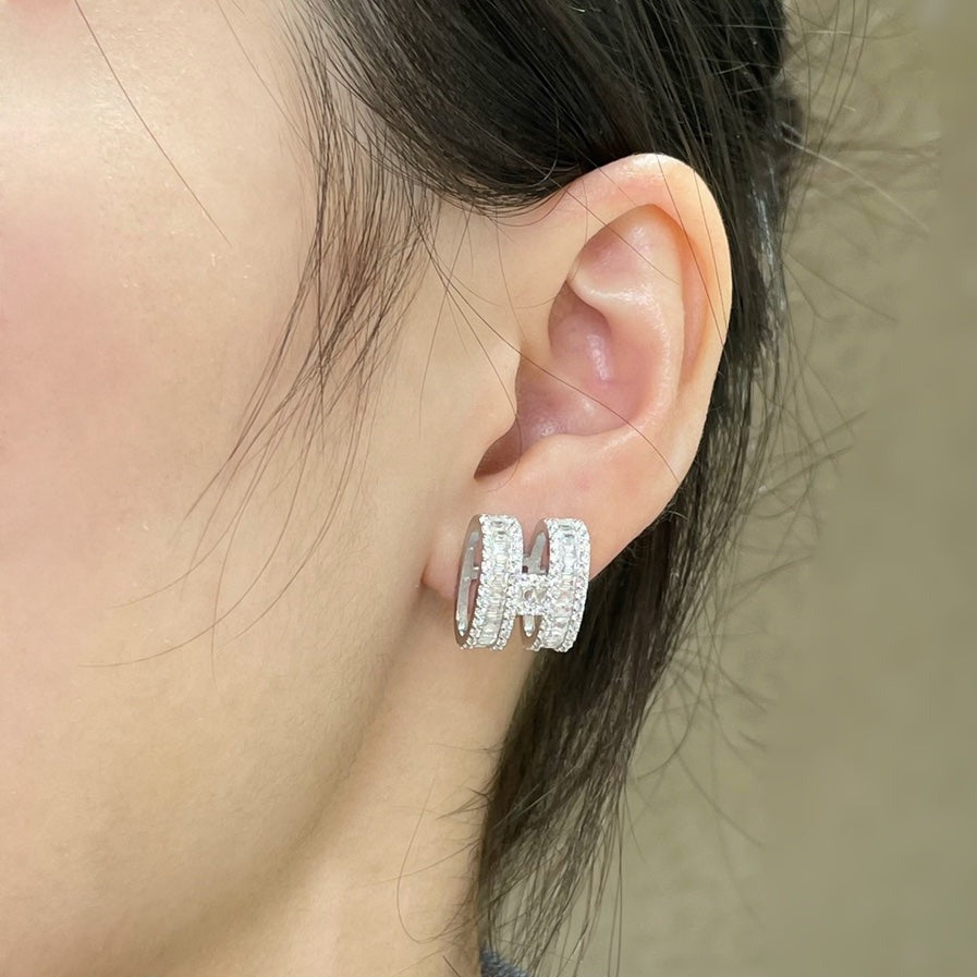 [Together Jewelry]H STUD EARRINGS WITH SILVER DIAMONDS