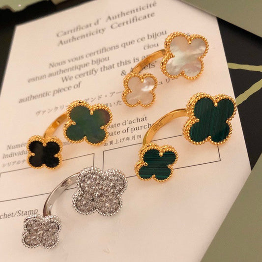 [Together]CLOVER BETWEEN THE FINGER RING
